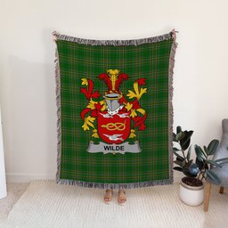 ScotsTee Shop Irish Wilde Clan Coat of Arms Irish Tartan Woven Blanket