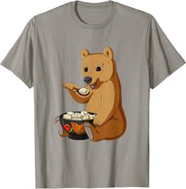 Russian Bear eats Traditional Russian Food Pelmeni T-Shirt