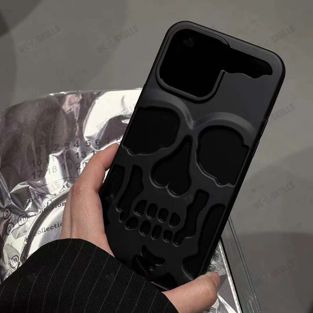 Luxury skeleton Skull Case for iPhone 11 12 13 14 Pro Max Phone Cases Shockproof Back cover Camera full Protect Hollow TPU Funda