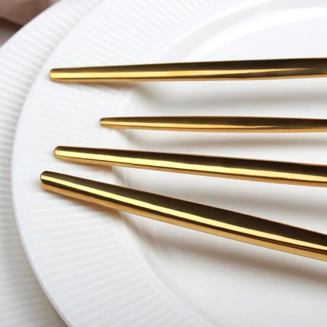 Luxury Gold 24 pieces Cutlery Set - Knife Fork Spoon Set - NrskButikk