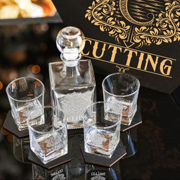 CUTTING - WHISKEY SET (Wooden box + Decanter + 4 Glasses + 4 Coasters)