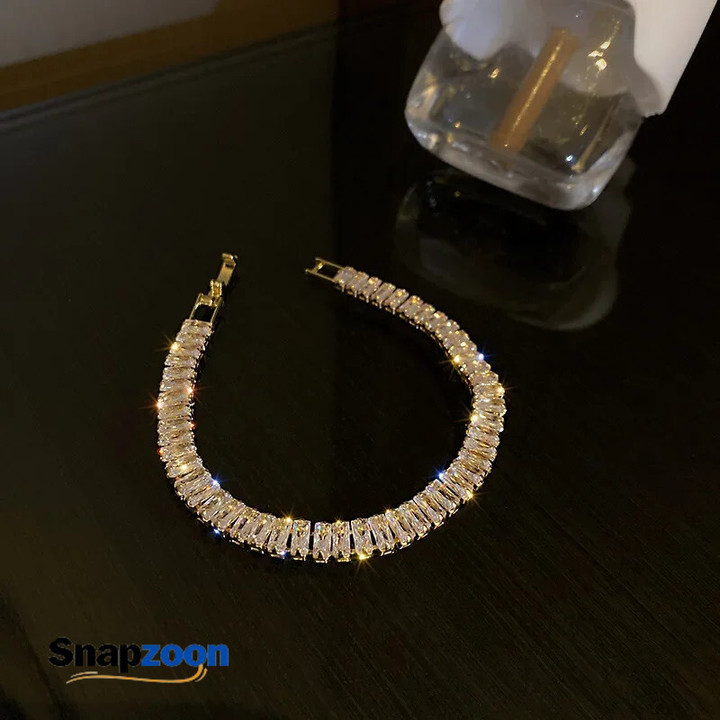 2023 Fashion New Simple Personality Bracelet Geometric Shape Zircon Bracelet Feminine Design Sense of Hand Jewelry.