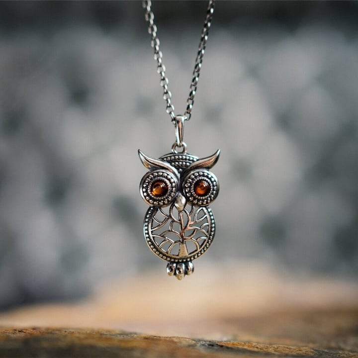 Elegant Owl Pendant - Stylish Necklace for Any Occasion