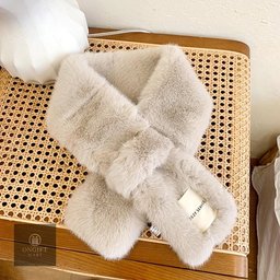 Stay cozy and stylish with this adorable Capybara Plush Wearable Scarf Blanket! Soft, thick, windproof, and warm, it's perfect for chilly autumn and winter days. A cute and thoughtful gift for capybara lovers!
