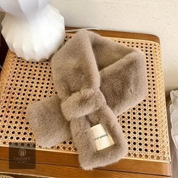 Stay cozy and stylish with this adorable Capybara Plush Wearable Scarf Blanket! Soft, thick, windproof, and warm, it's perfect for chilly autumn and winter days. A cute and thoughtful gift for capybara lovers!
