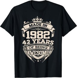 Vintage Made In 1982 42 Years Of Being Awesome Birthday Men T-Shirt