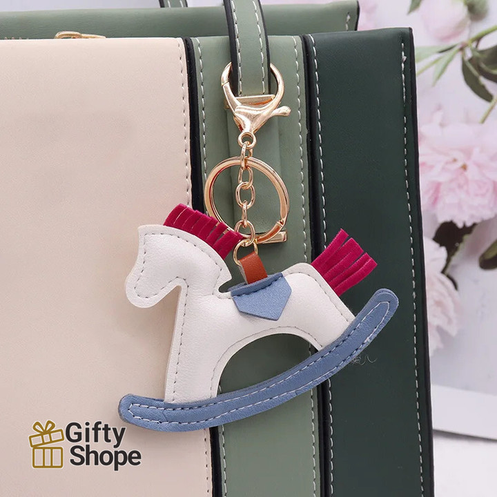 Fashion Horse Keychain 2024 Colorful Leather Wings Pony Charm Animal Pendant Keyring for Men Women Gift