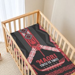 Toitu Te Tiriti Waitangi Baby Bed Cover Black Wharenui House