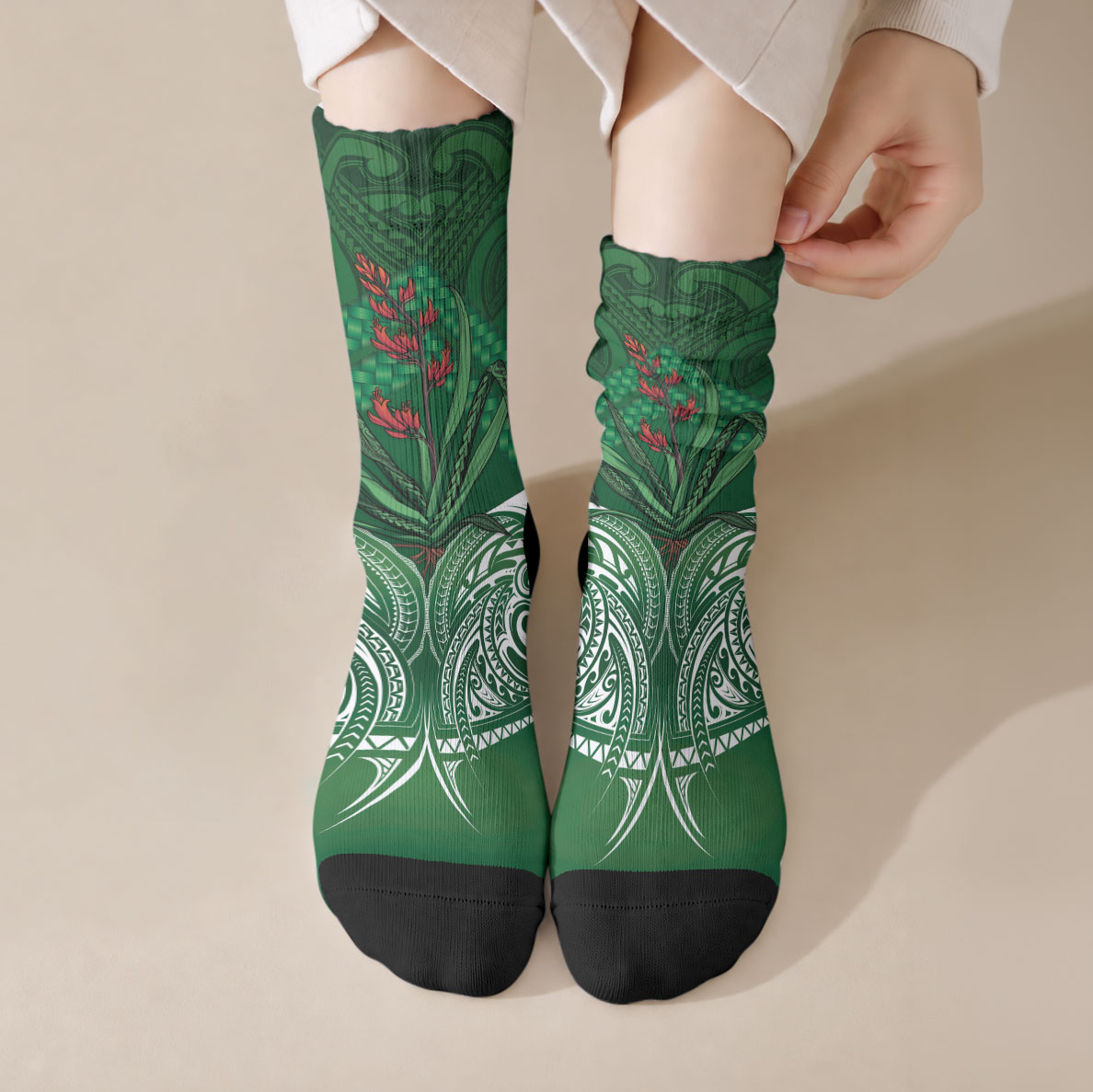 Rongoa Maori New Zealand Harakeke Crew Socks NZ Weaving Pattern Green