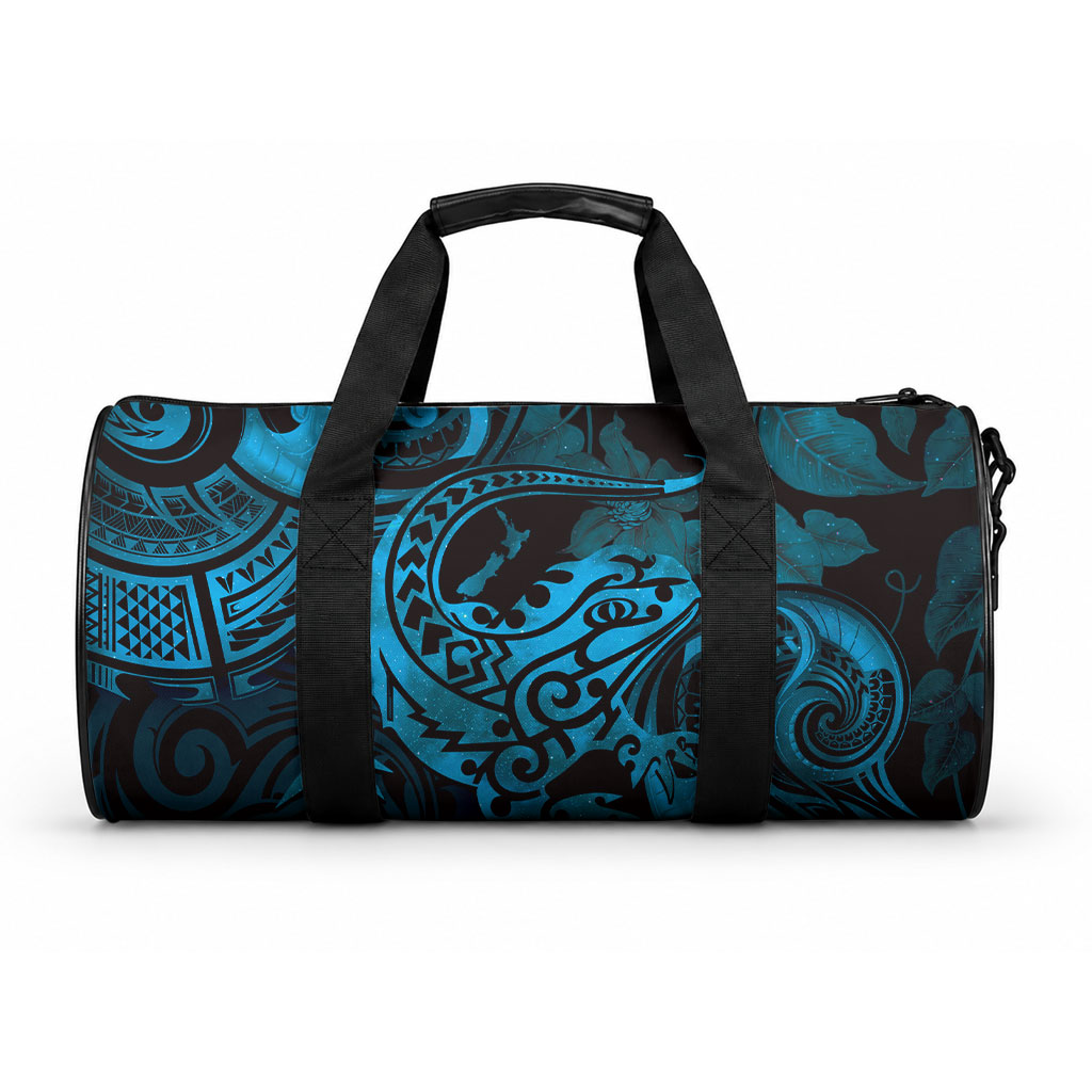 New Zealand Tuatara Duffle Bag Aotearoa Maori Clematis Flowers - Blue