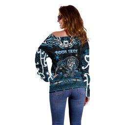 Personalised Ngati Kahungunu Aotearoa Meri Kirihimete Off Shoulder Sweater Maori Kiwi Bird Silver Fern Koru Pattern
