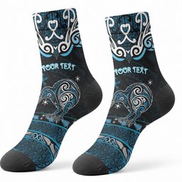 Personalised Ngati Kahungunu Aotearoa Meri Kirihimete Crew Socks Maori Kiwi Bird Silver Fern Koru Pattern