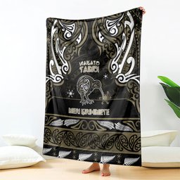 Waikato Tainui Aotearoa Meri Kirihimete Blanket Maori Kiwi Bird Silver Fern Koru Pattern