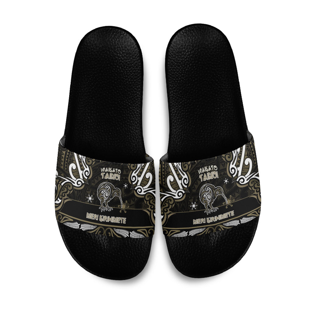 Waikato Tainui Aotearoa Meri Kirihimete Slide Sandals Maori Kiwi Bird Silver Fern Koru Pattern