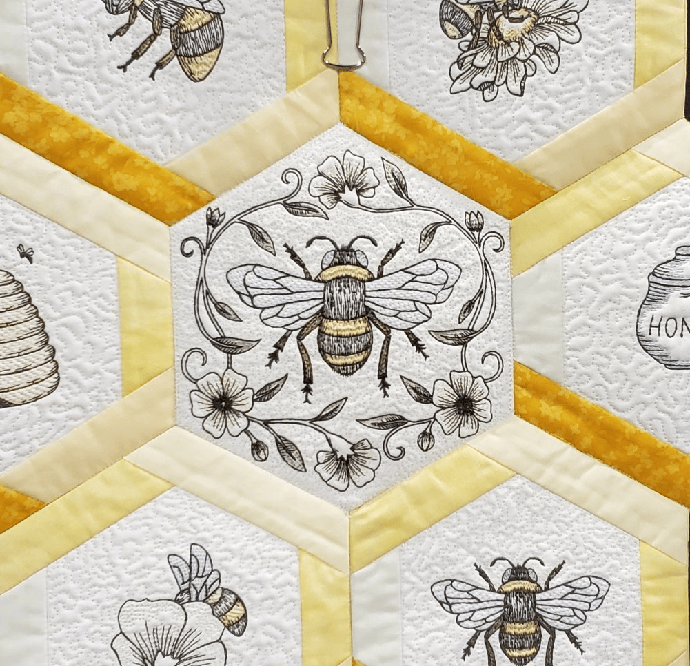 Bee CLM30110069Q Quilt Blanket