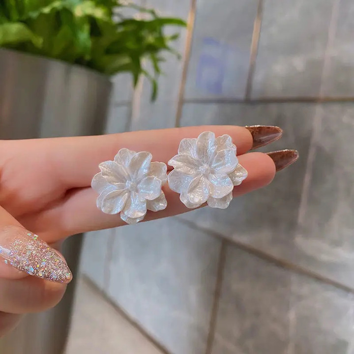 Small Earrings 2025