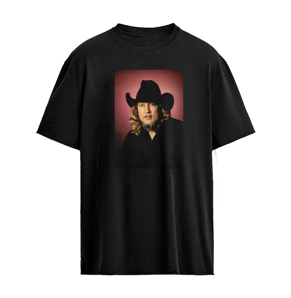 John Anderson Country Singer Memorial T-Shirt – Hall of Famer Legacy Tribute 1954–202