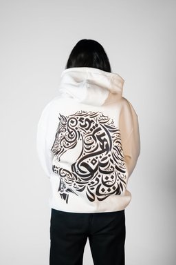 Asil hoodie in white worn by a model – Arabian horse in Arabic calligraphy print by QADIM