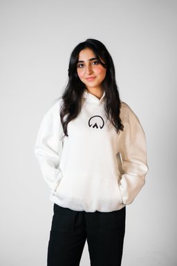 Asil hoodie in white worn by a model – Arabian horse in Arabic calligraphy print by QADIM