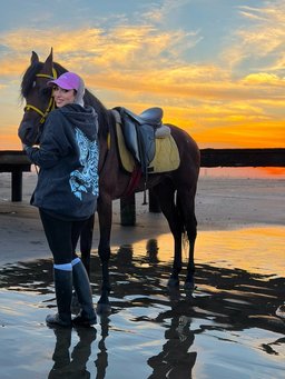 Asil hoodie styled in Egypt – Arabian horse in Arabic calligraphy on the back (QADIM washed-black edition)