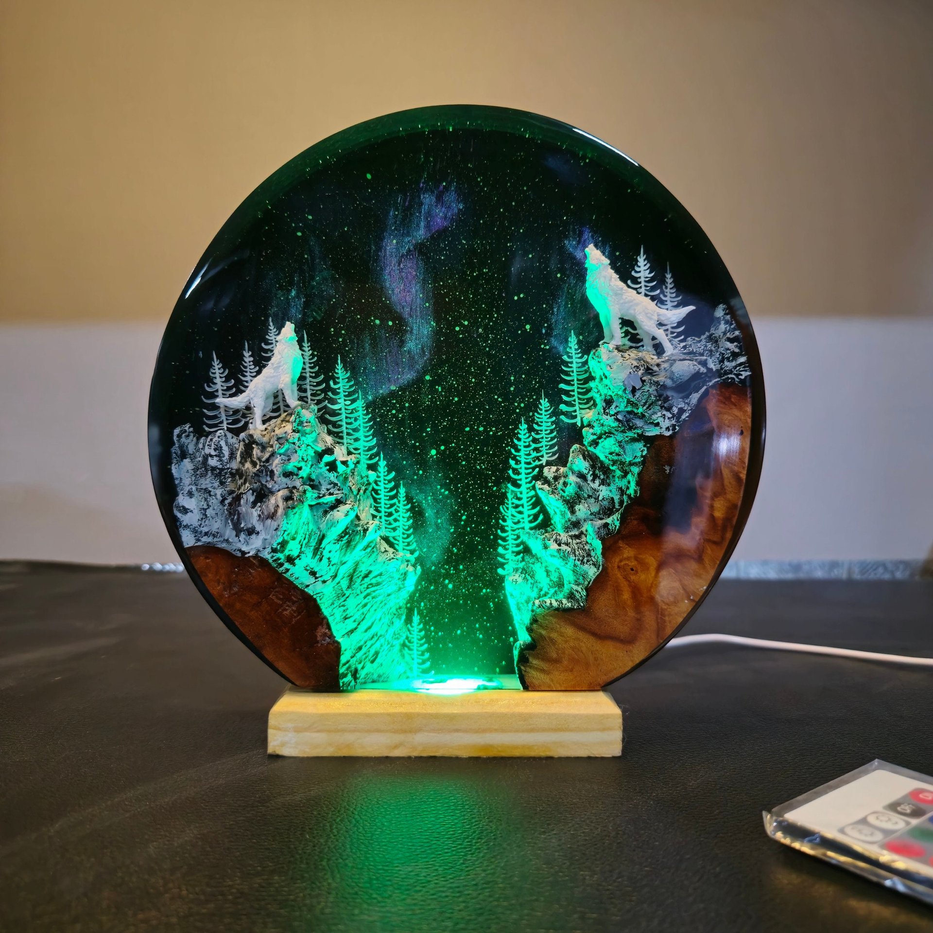 Xmas day Gift 2025, Mother wolf and baby wolf hunter moon, Customer Gift, personalized gift, Wolf Lamp, Wolf Figure, desk lam