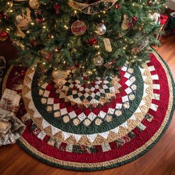 Classic Spiral Christmas Quilted Tree Skirt